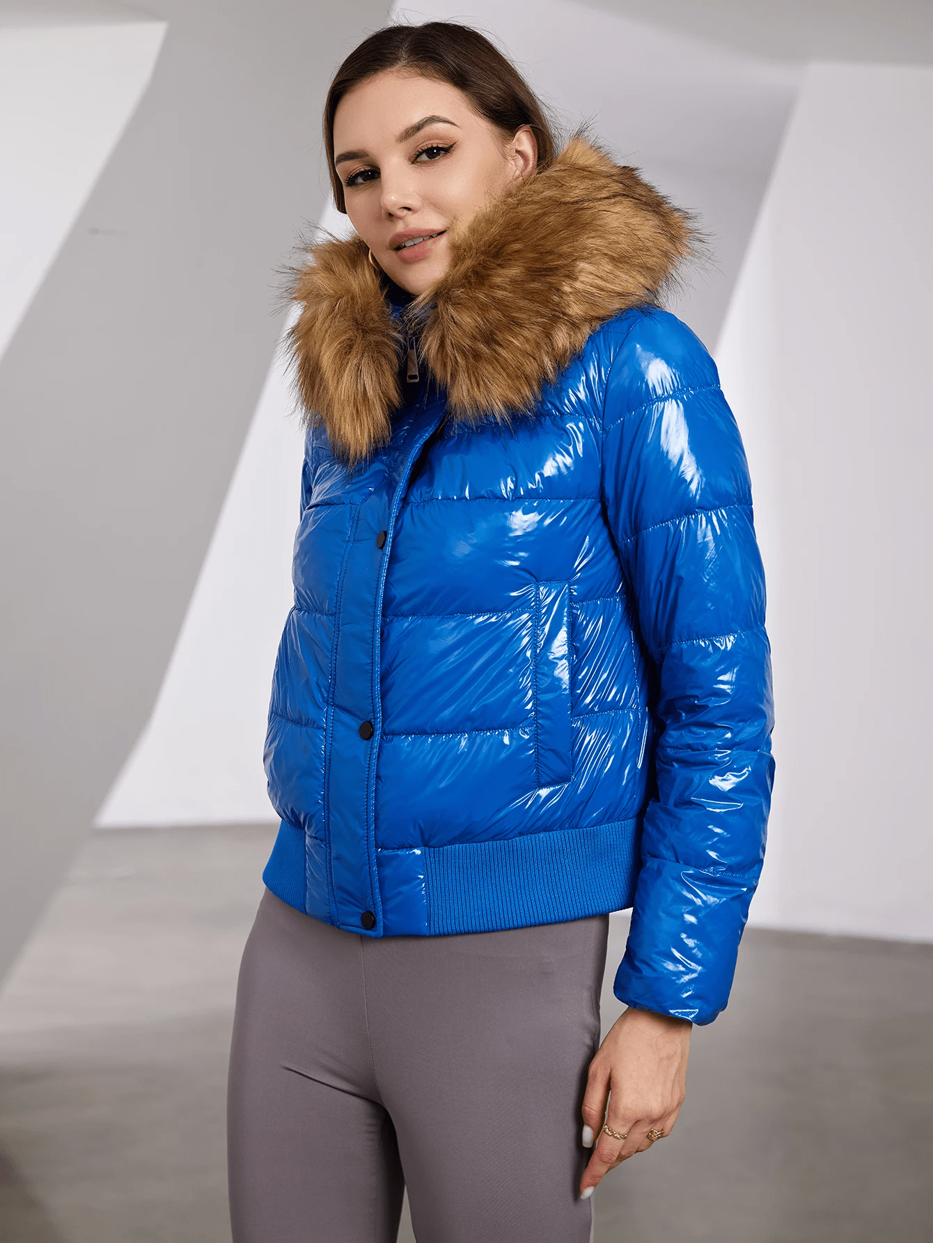 WW | Pufferjacke mit metallisch imitiertem Pelzbesatz für Frauen