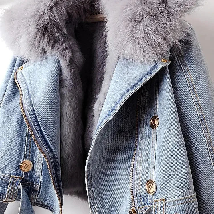 WW | Classic and Stylish Denim Jacket