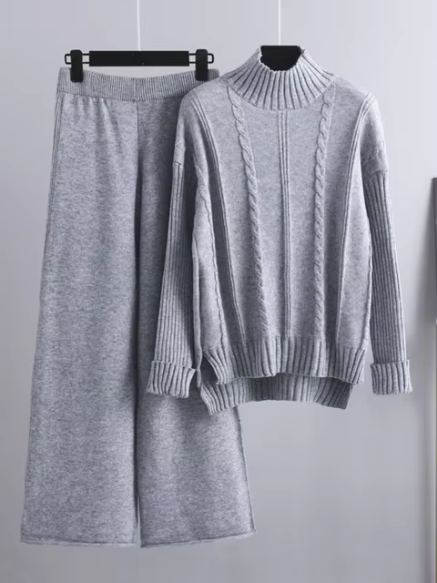 WW | Modern, Elegant Knitted Two-Piece Set