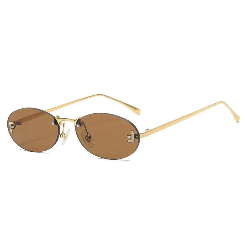 WW | Ovale Sonnenbrille Mit Goldenen Akzenten Und Subtilen Steinen