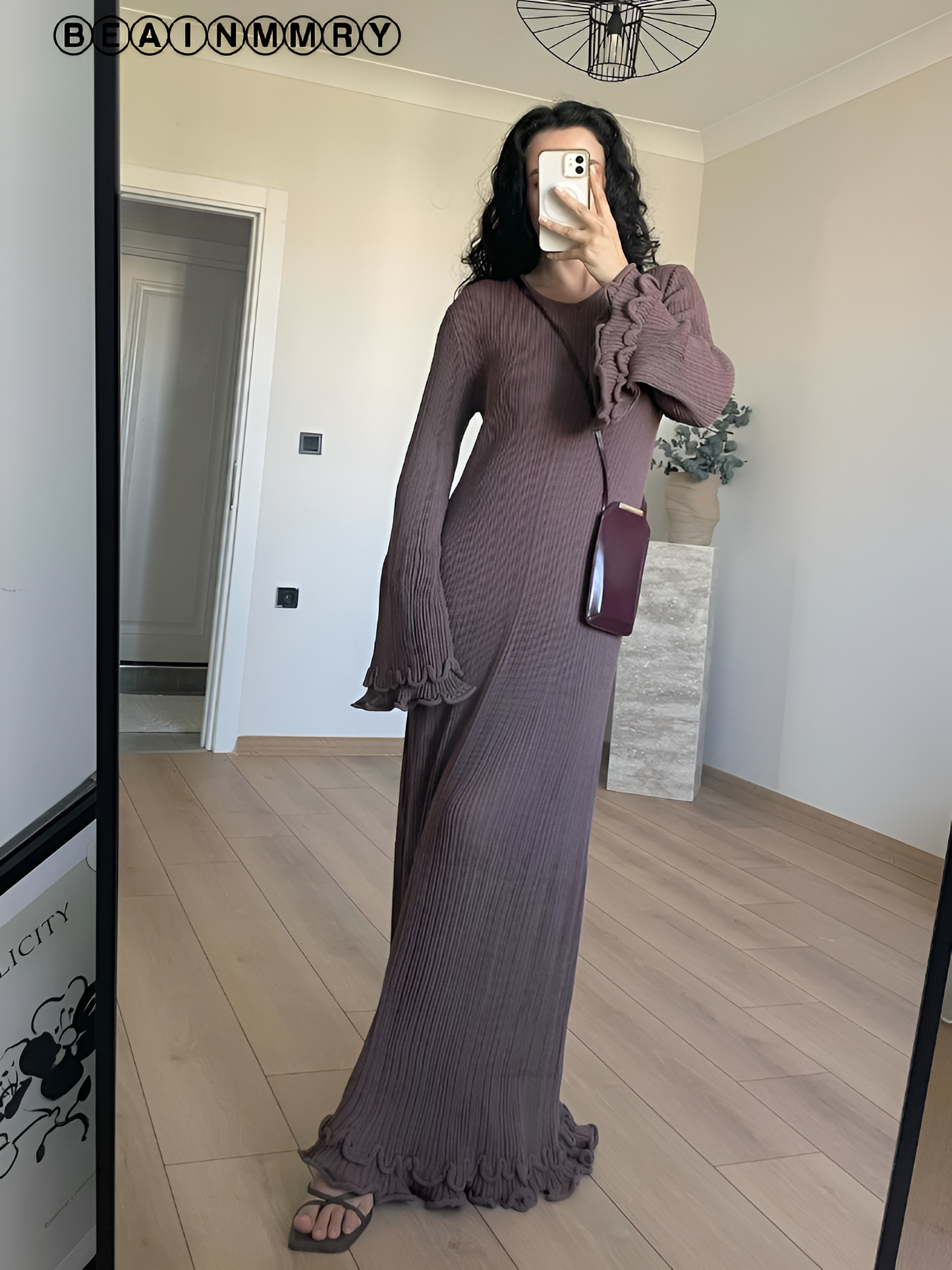 WW | Elegant White Knit Dress with Flounced Hem