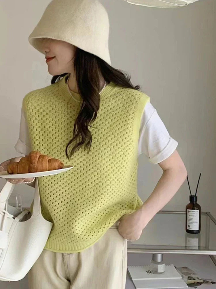 WW | Sleeveless Knitted Jumper for Women