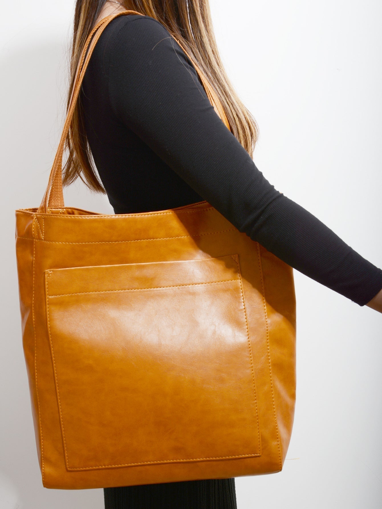 WW - Women's Shoulder Bag made of Vegan Leather