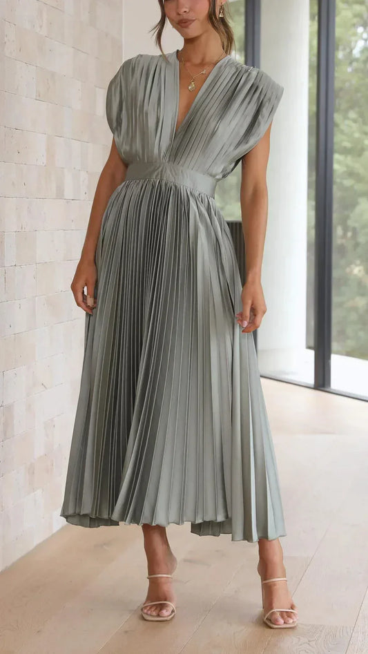 WW | Sleeveless, Pleated Midi Dress