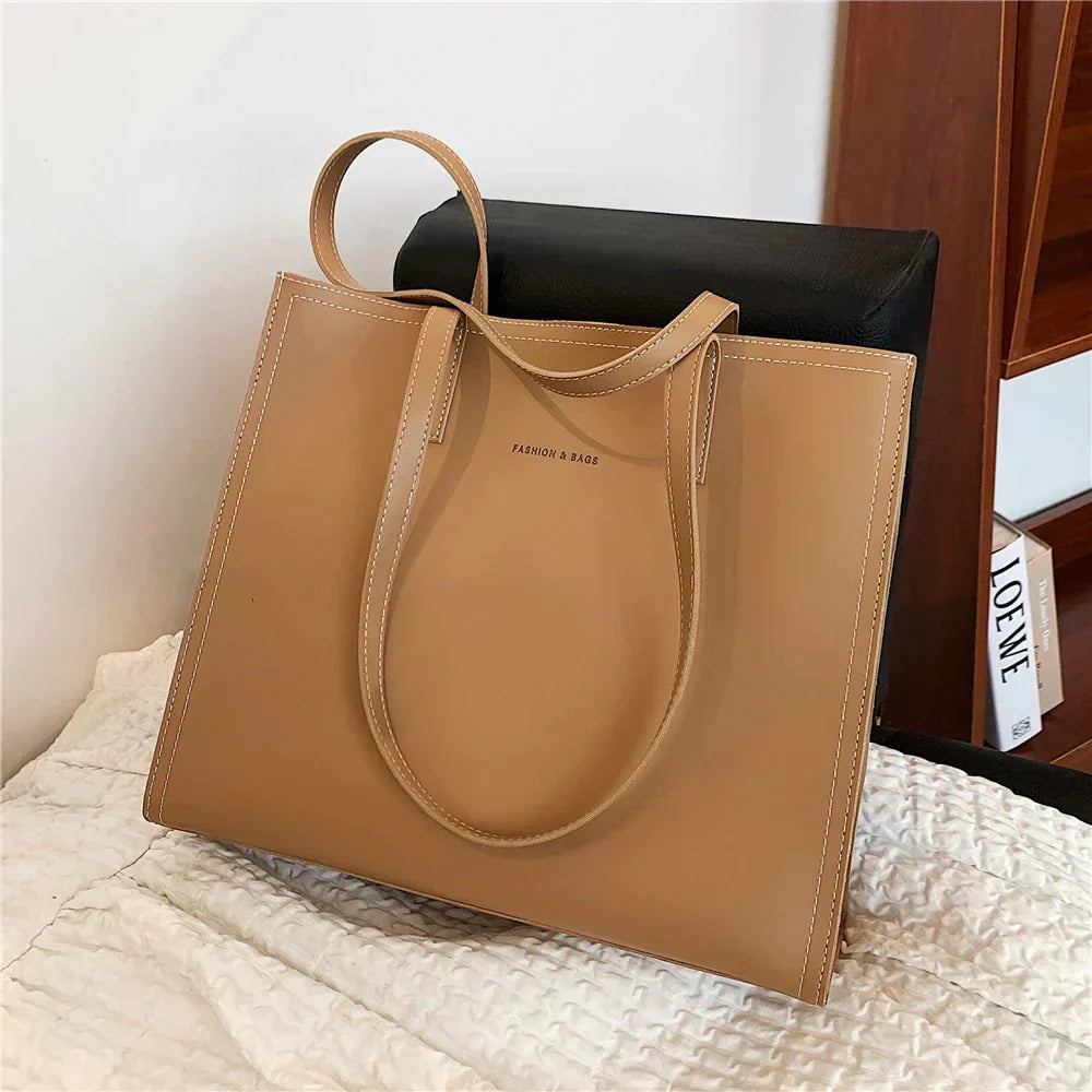 WW | Bag with Timeless Charm for Women