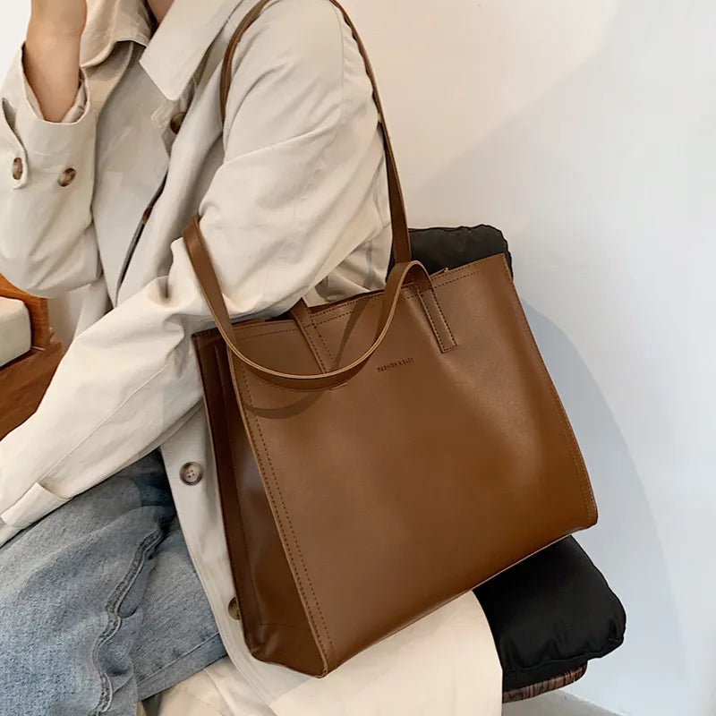 WW | Bag with Timeless Charm for Women