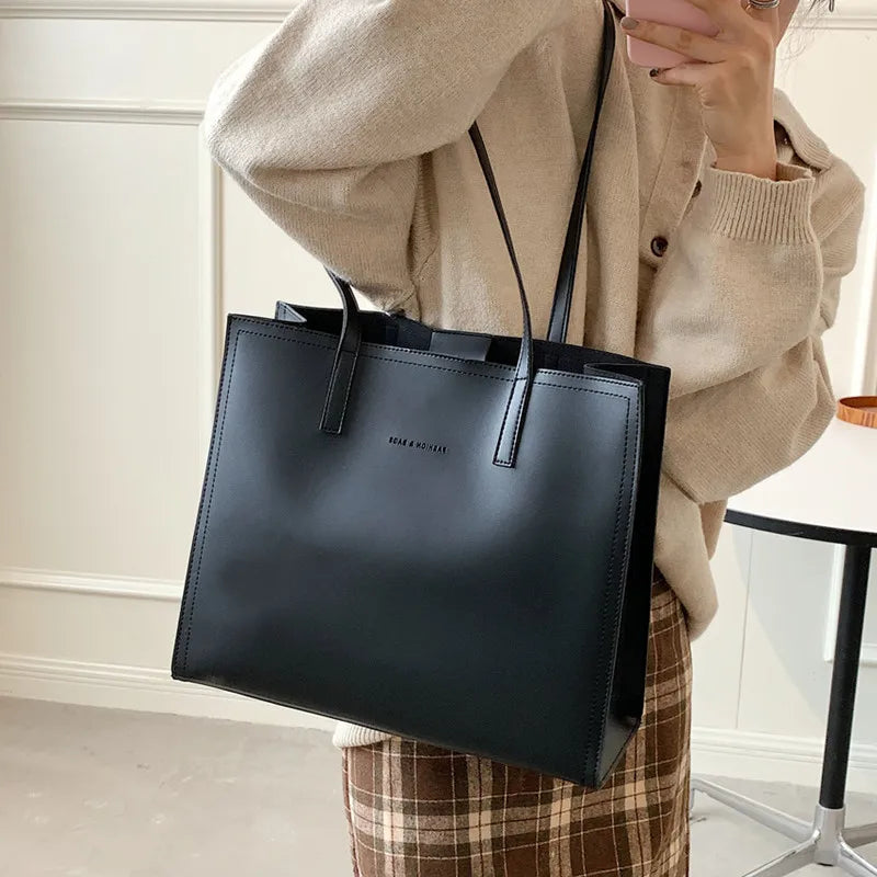 WW | Bag with Timeless Charm for Women