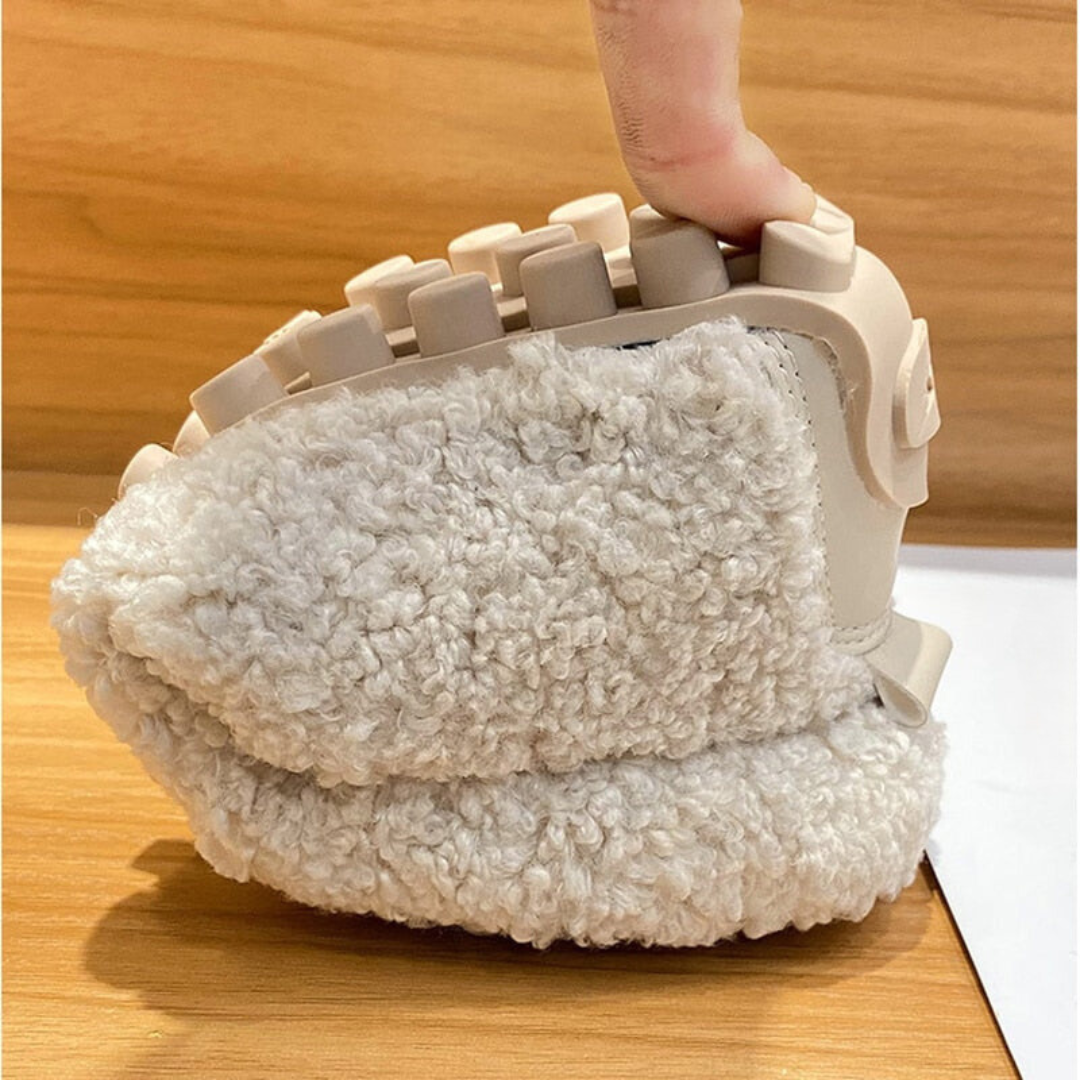 WW | Plush Slippers