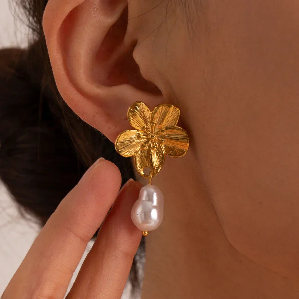 Elle™ - Hypoallergenic Vintage Floral Stud Earrings, 18k Gold Plated