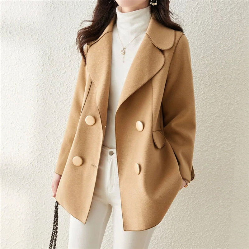 WW | Tailored fit wool double-breasted coat with wide collar, mid-length