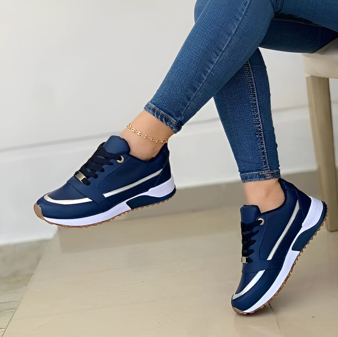WW | Stilvolle schwarze Sneaker mit metallischen Akzenten für Damen