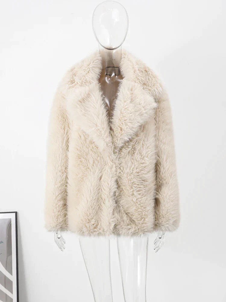 WW | Noble Damen Pelzmantel mit zeitloser Eleganz - Winter 2024