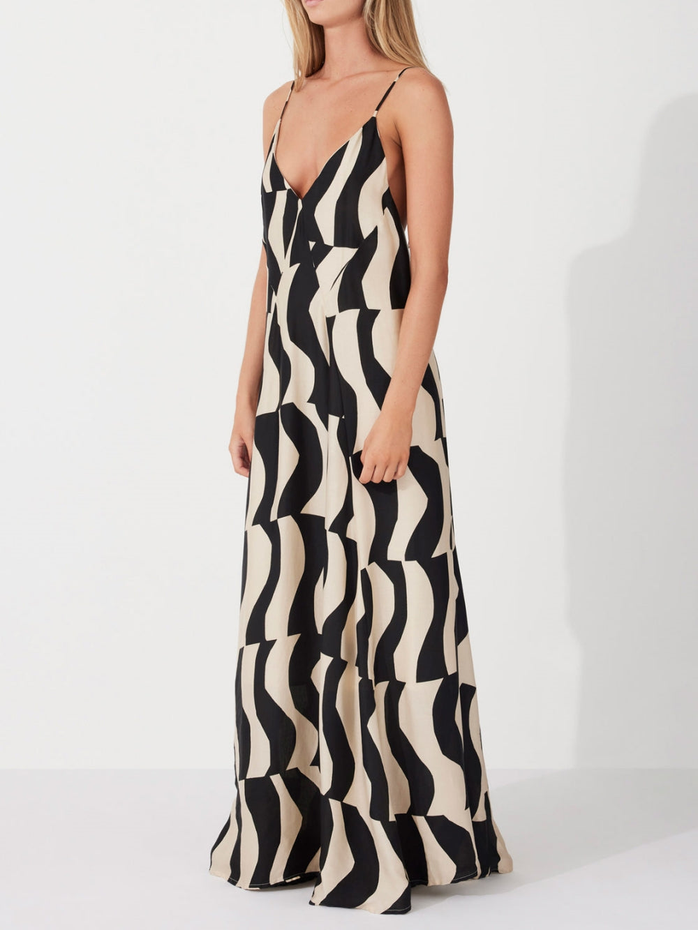 Maxi dress with a loose fit and deep back cutout