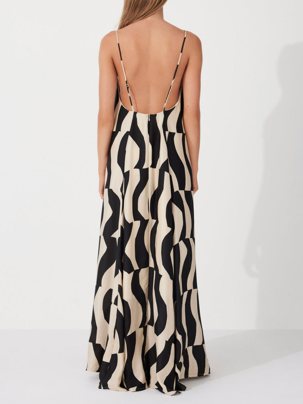 Maxi dress with a loose fit and deep back cutout