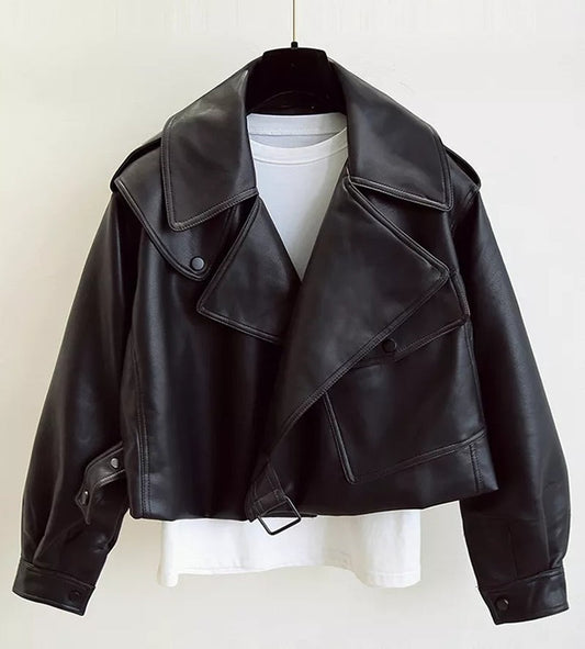 WW | Kurze Damenjacke Eine lässige Lederjacke für Damen