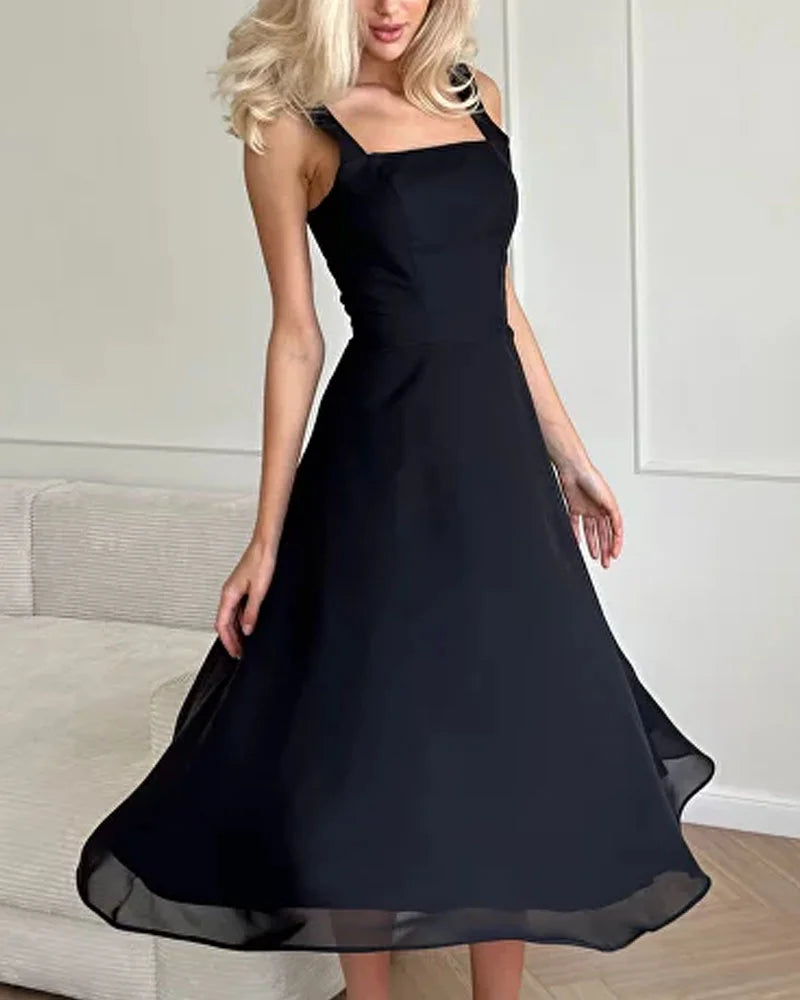 Daniela - Elegant dress with square neckline and solid color design