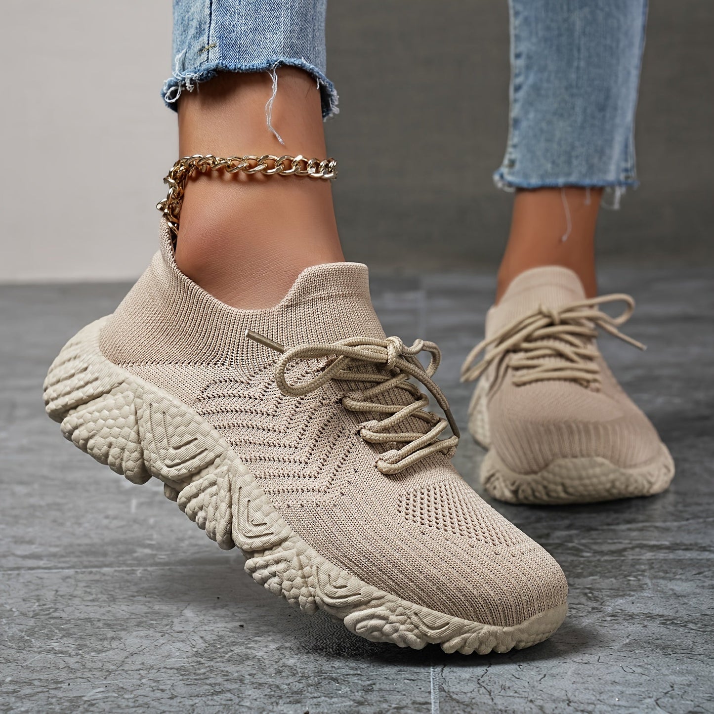 WW | Breathable Low-Top Sneakers in Solid Color