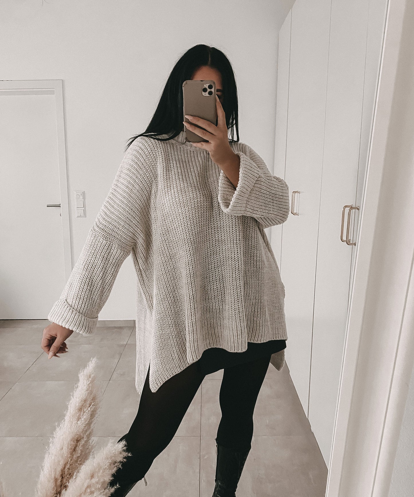 WW | Cozy oversized knit sweater in soft beige