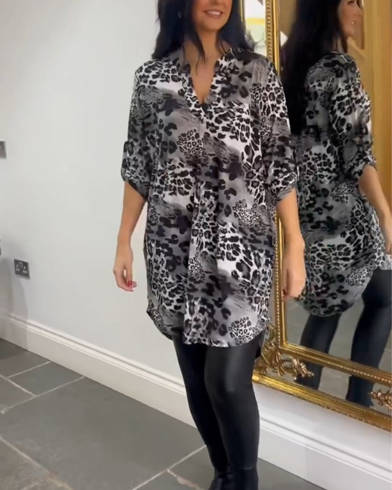 WW | Panther print and V-neck