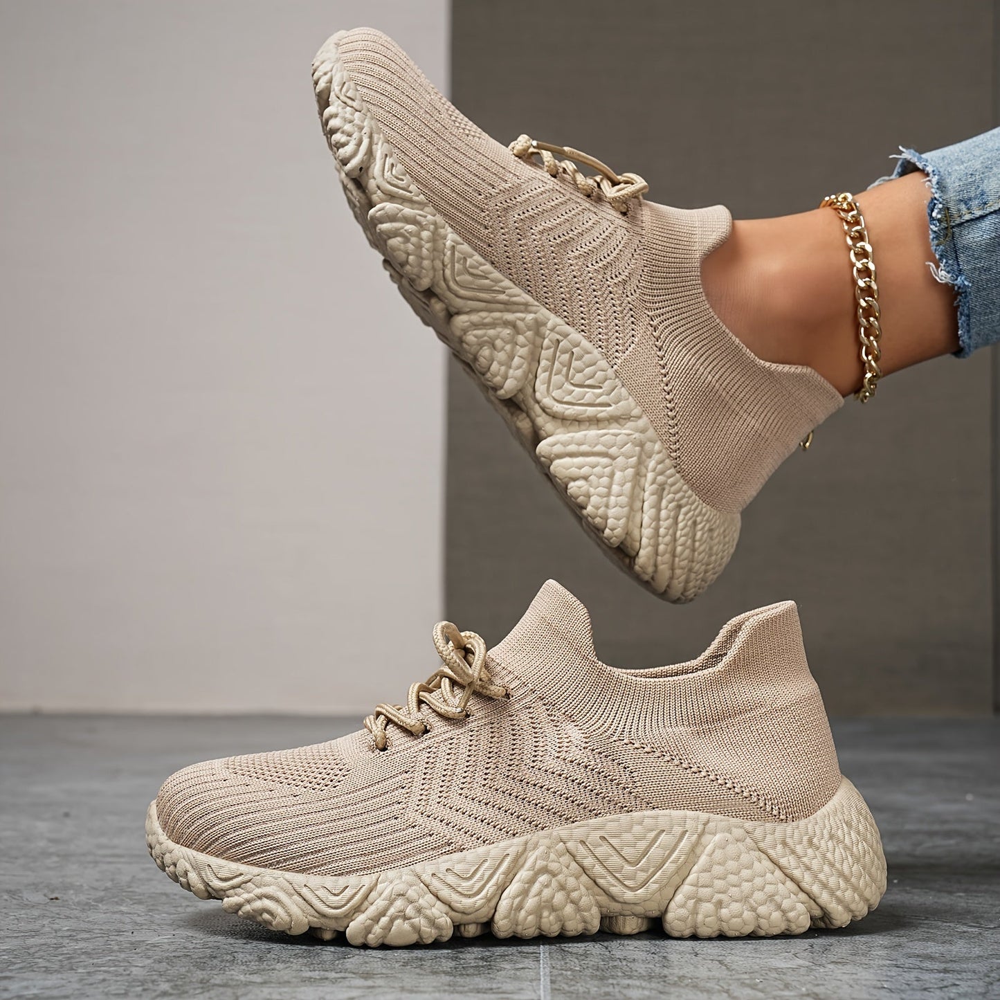 WW | Breathable Low-Top Sneakers in Solid Color
