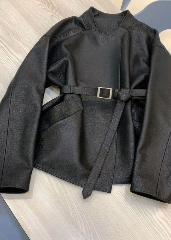 WW | Gürtelte Kunstlederjacke – Minimalistisches Wickeldesign