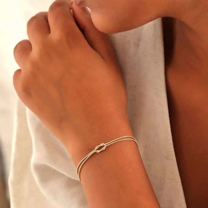 WW | Minimalist Love Knot Bangle
