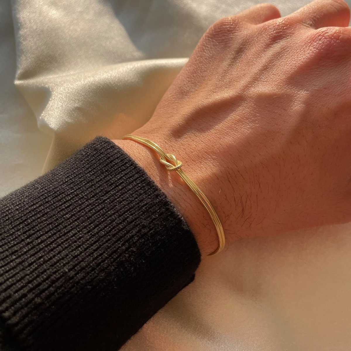 WW | Minimalist Love Knot Bangle