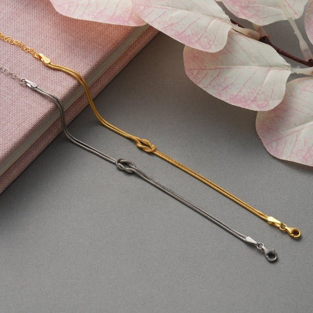 WW | Minimalist Love Knot Bangle