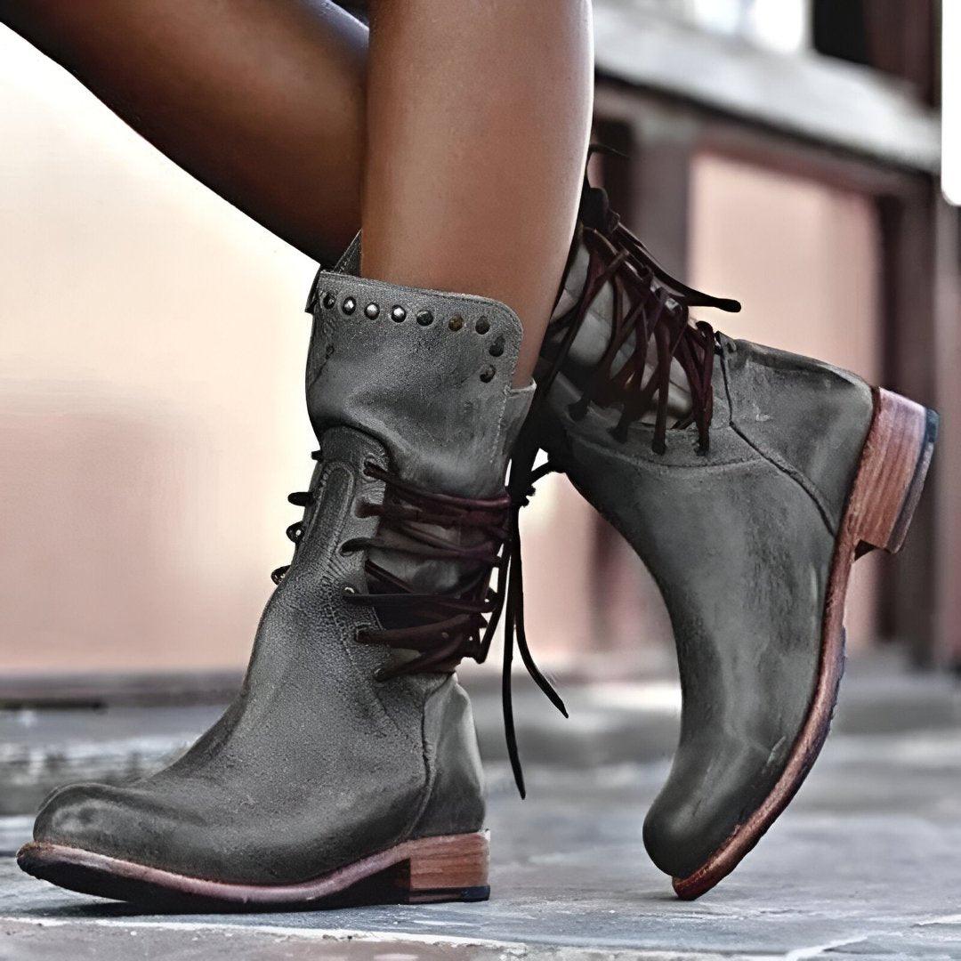 WW | Classic Lace-Up Leather Boots for Style and Comfort