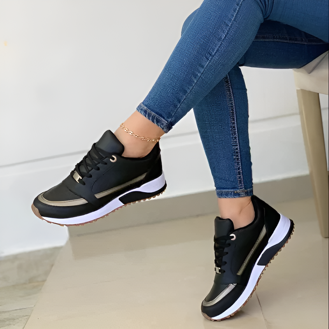WW | Stilvolle schwarze Sneaker mit metallischen Akzenten für Damen