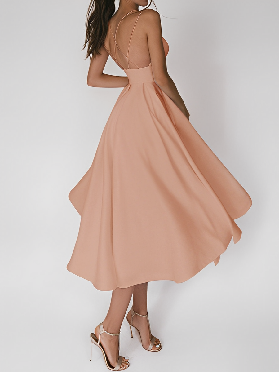 WW | Ein Leichtes Kleid mit Zarten Spaghettiträgern