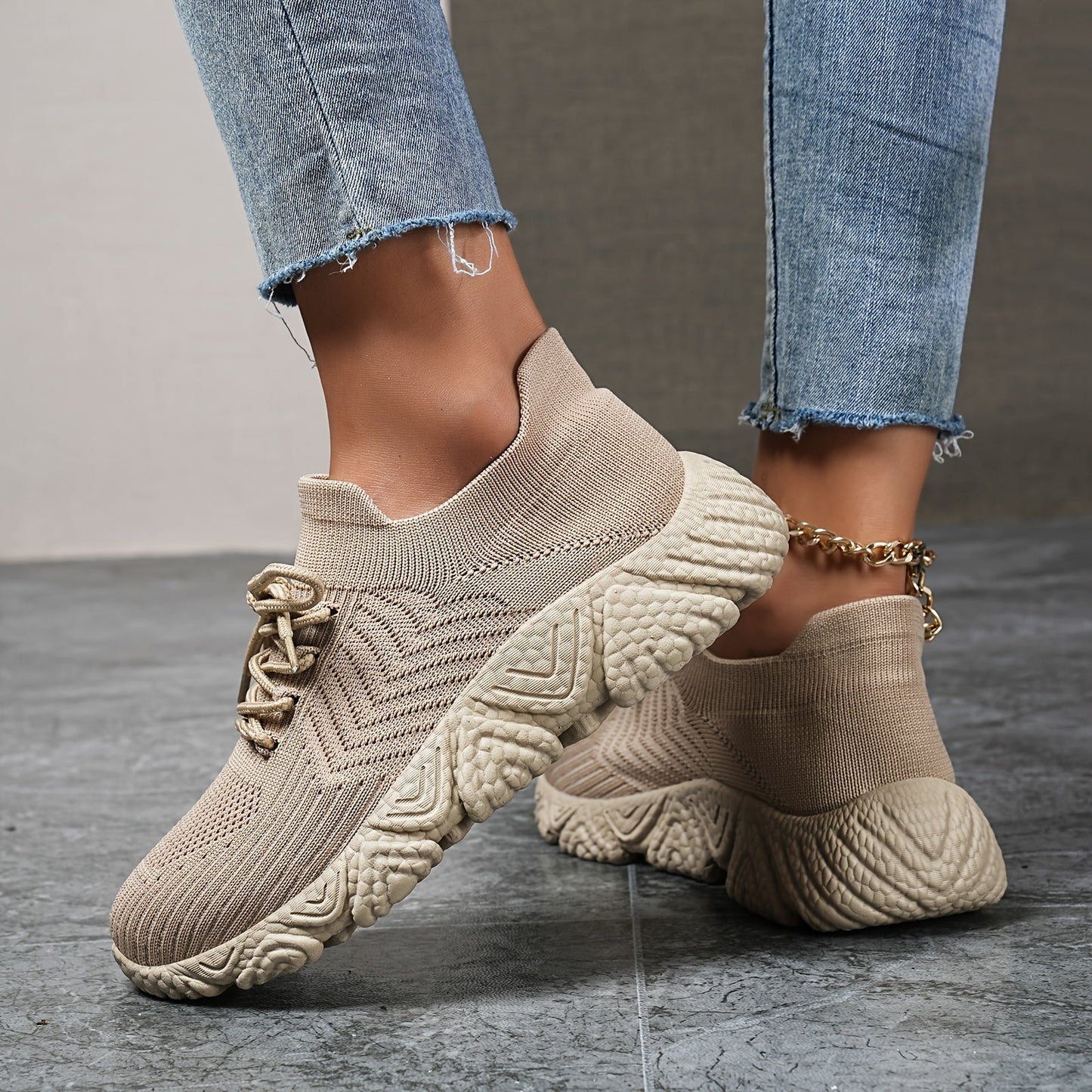 WW | Breathable Low-Top Sneakers in Solid Color