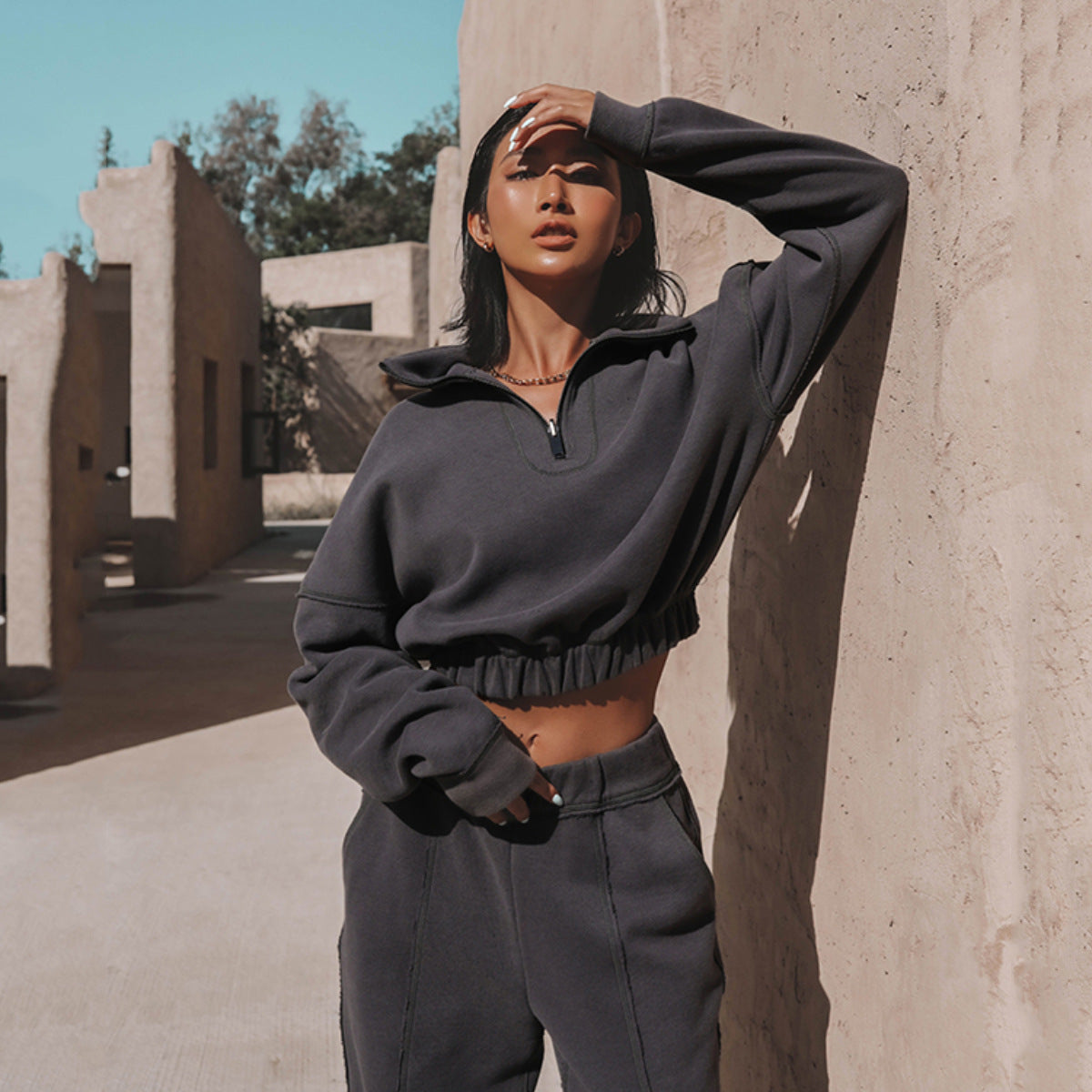 WW | teil sportlicher cropped Sweatshirt mit Jogginghose - Damen Pullover Tracksuit mit Reißverschluss und elastischem Bund