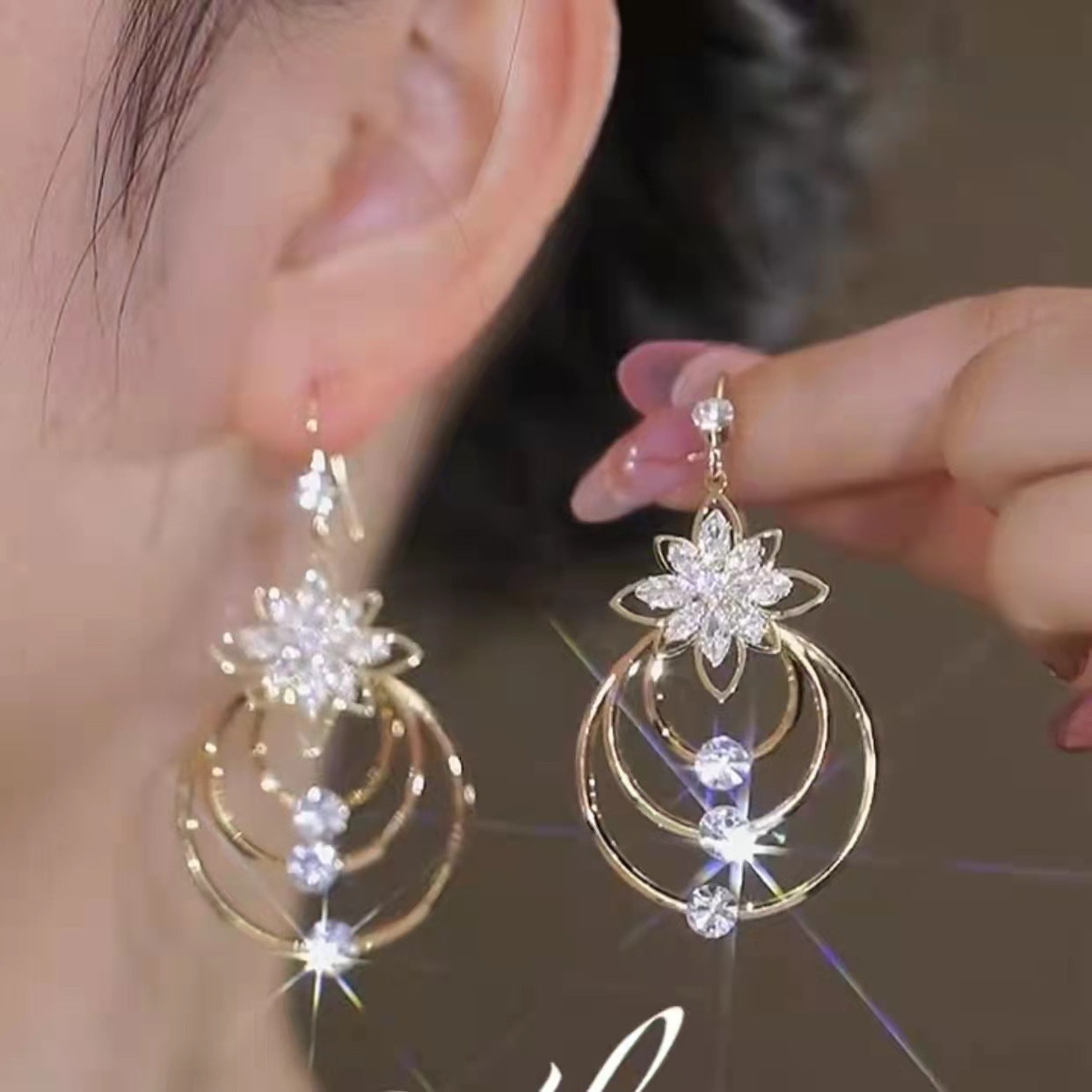 WW | Luxurious Gold Hoop Earrings