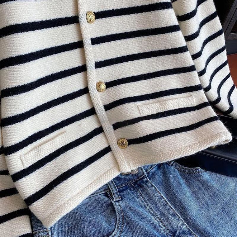 WW | Cozy striped knit sweater for autumnal layered looks