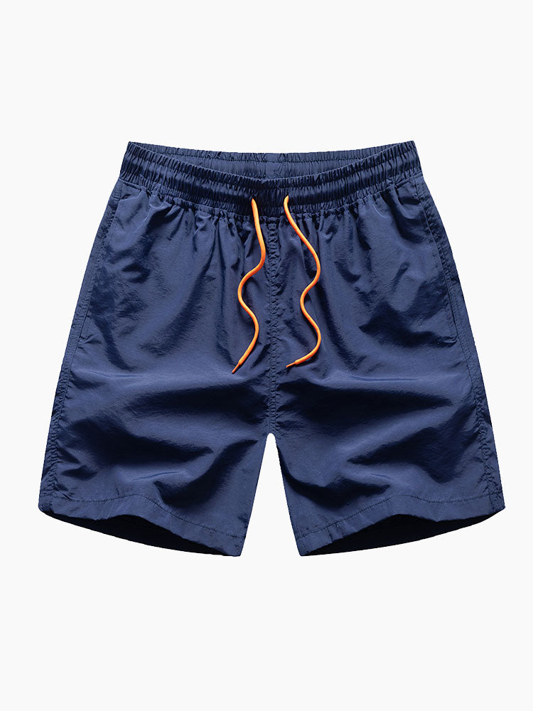 Hemd mit tropischem Blumenmuster und Badehose mit Knopfleiste