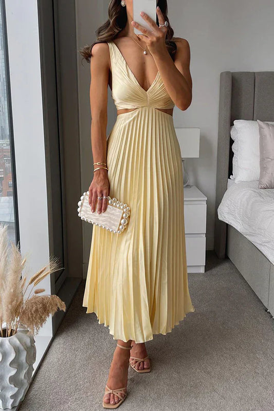 Xenia - Midsummer dress with pleats and tailored cut