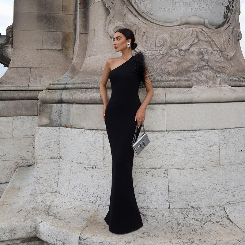 WW | Stilvolle Eleganz Off-shoulder Pelzkleid