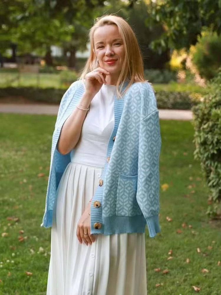 WW | Cozy knitted cardigan with geometric pattern and button placket