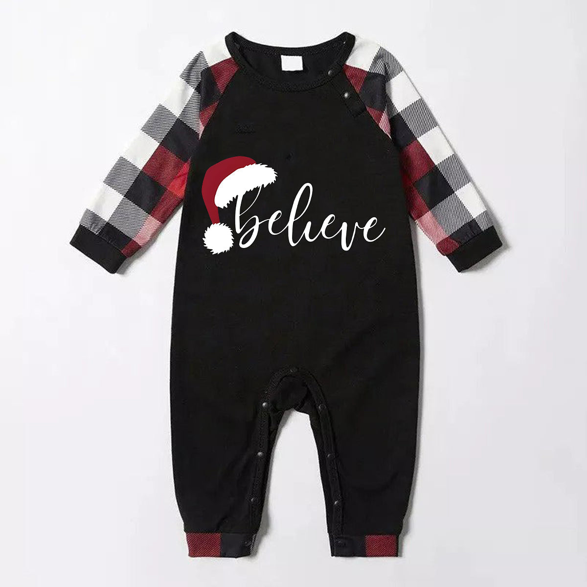 WW | Weihnachtsmütze und 'Believe' Buchstabenprint gemusterte Karo-Ärmel Kontrastoberteile und rote & schwarze & weiße Karohosen Familien-Pyjama-Set mit Hundebandana
