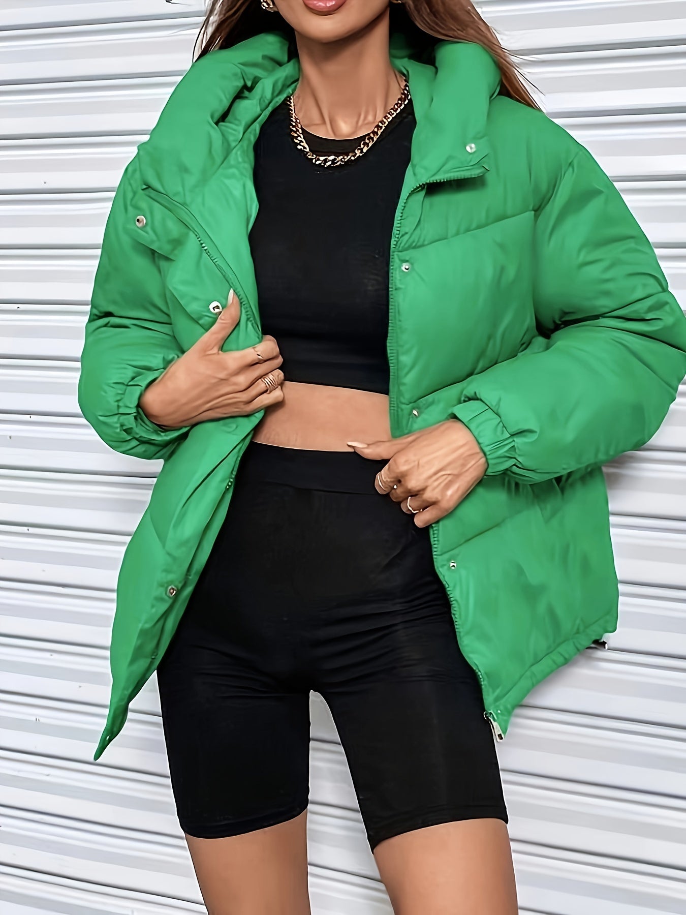 WW | Elegant Short Warm Hooded Jacket for Women - Perfect for Outdoor Activities