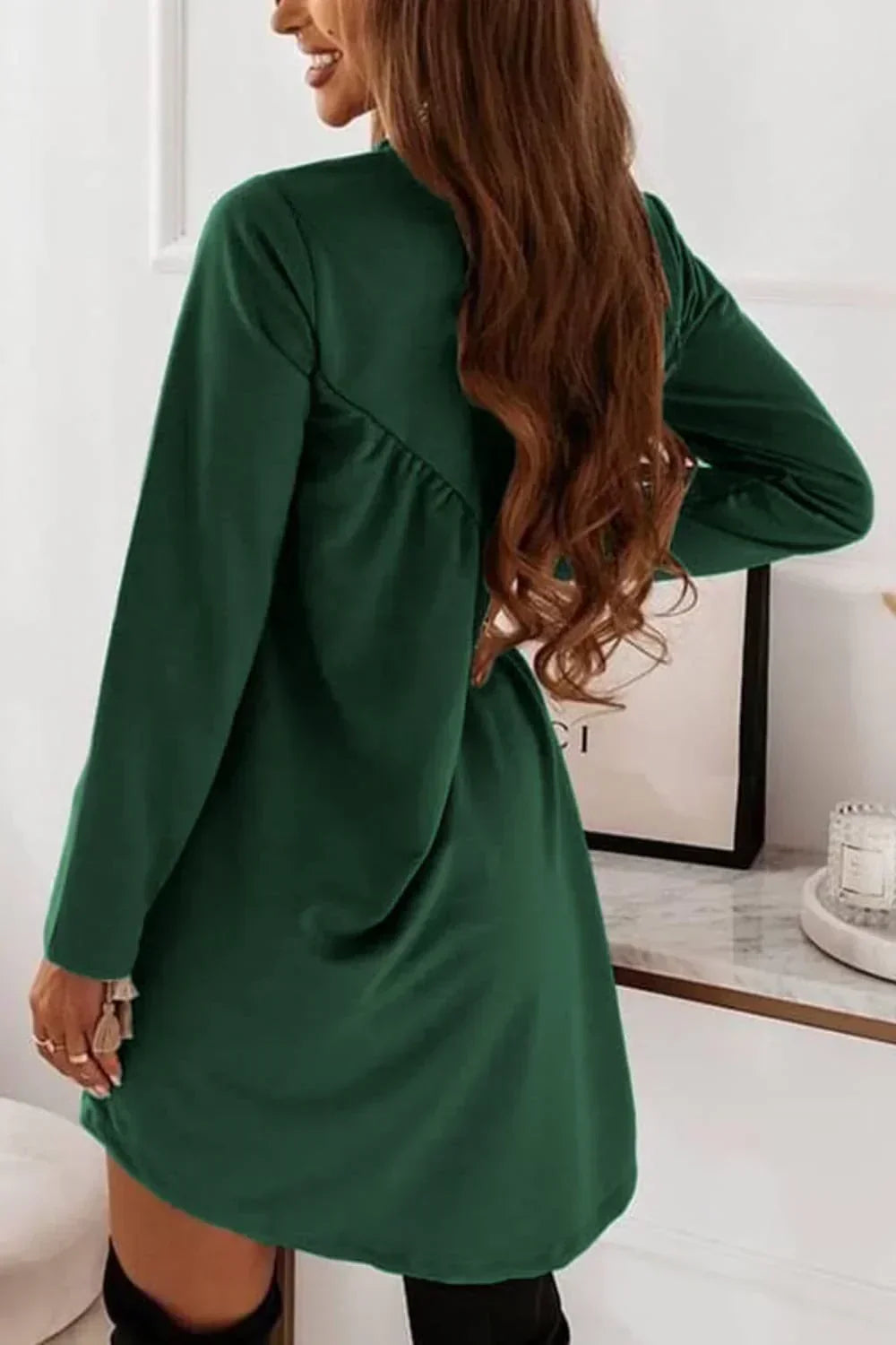 Carla - Long-sleeved crew-neck mini dress in solid color