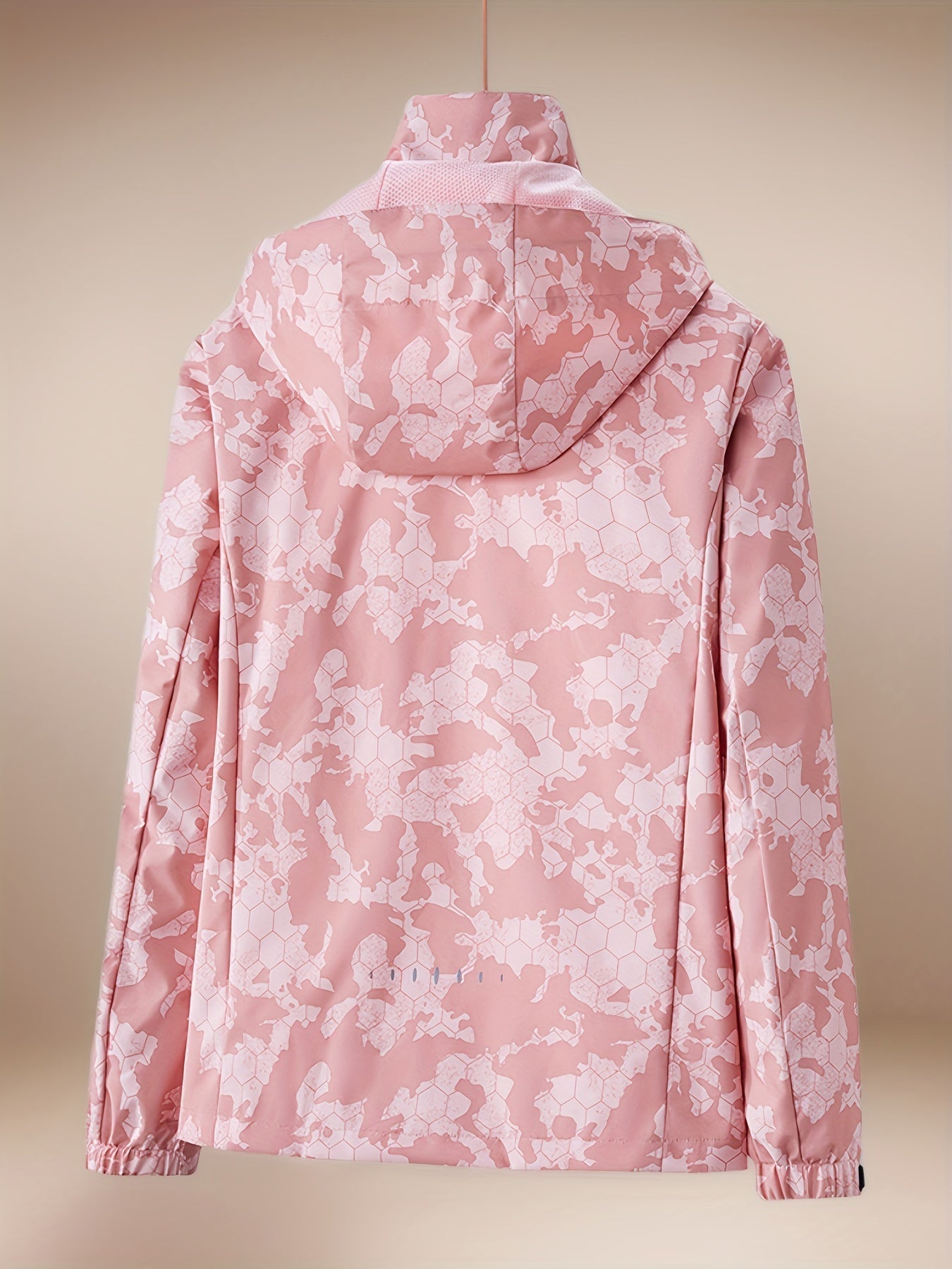 WW | Windproof Outdoor Jacket for Women in Camouflage