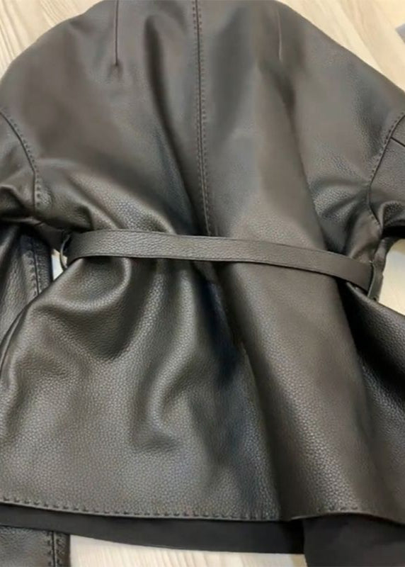 WW | Gürtelte Kunstlederjacke – Minimalistisches Wickeldesign