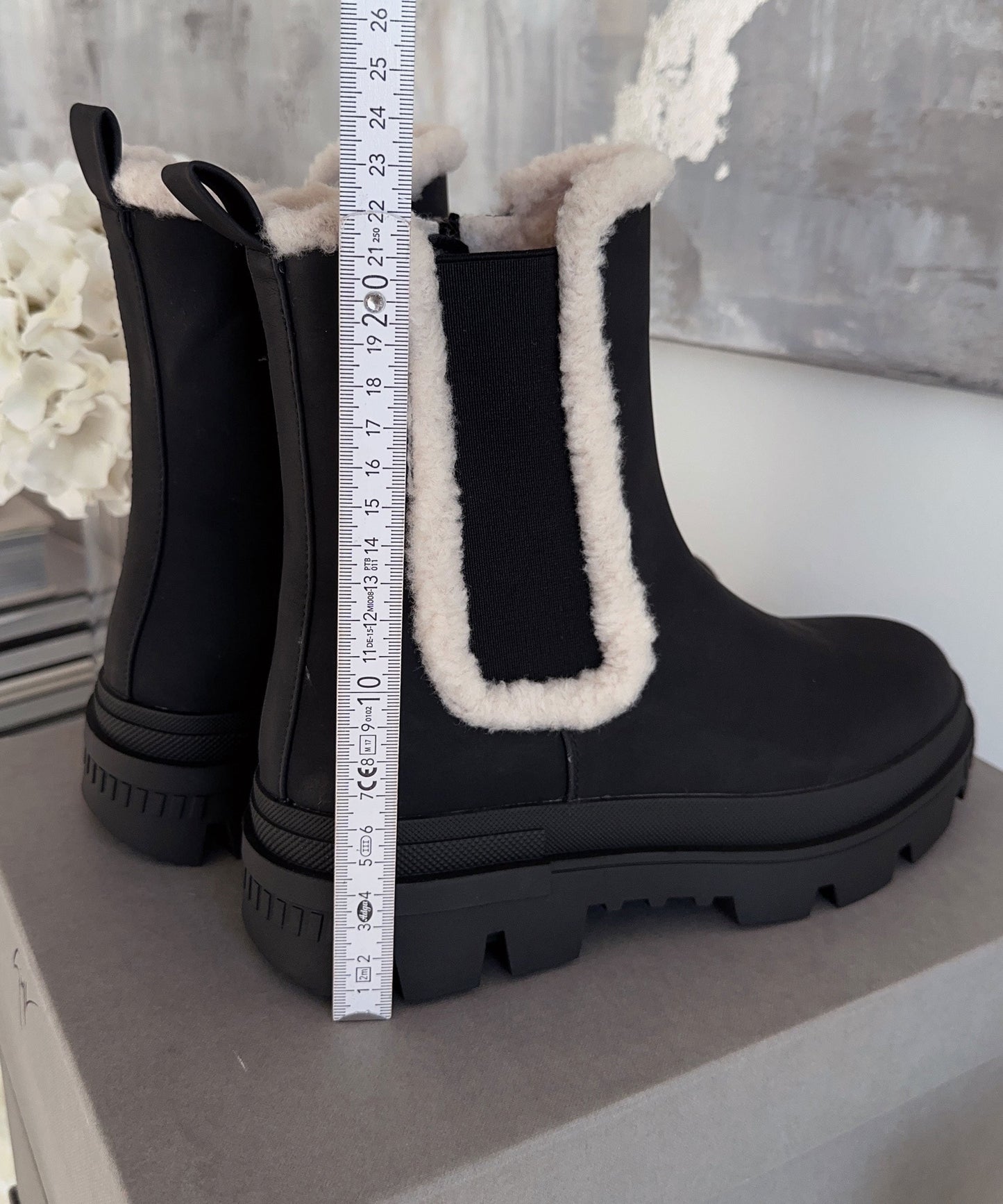 WW | Schicke schwarze Leder-Stiefeletten