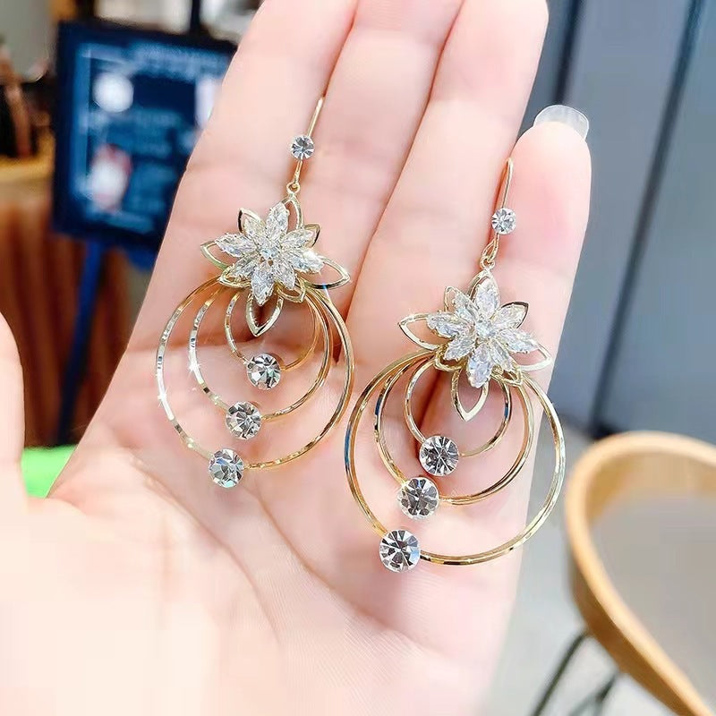 WW | Luxurious Gold Hoop Earrings