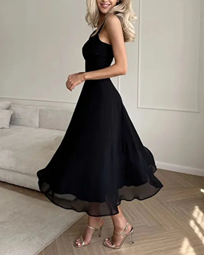 Daniela - Elegant dress with square neckline and solid color design