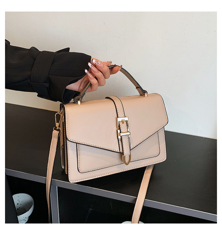 WW | Classic Shoulder Bag with Buckle