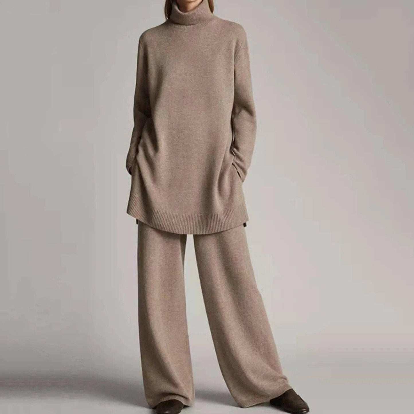 WW | Pullover mit Rollkragen und weitem Hosenbein