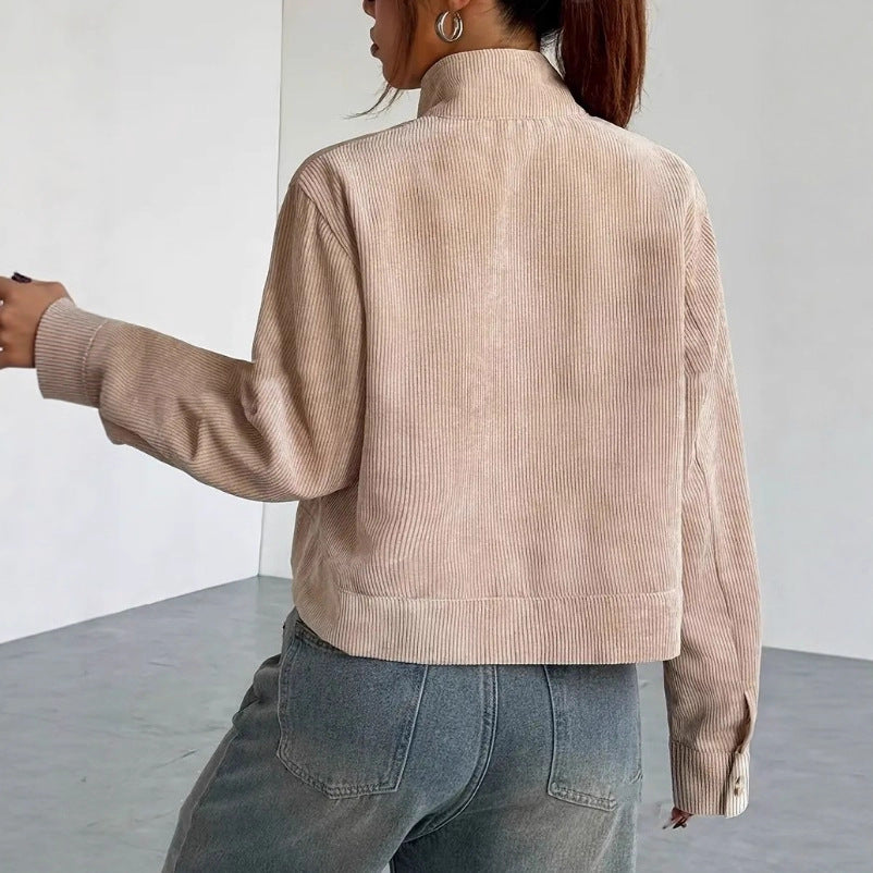 WW | Cropped corduroy jacket with a wide collar and zip closure